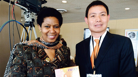 ag贵宾厅尊贵定制礼 敬赠南非首位女性副总统